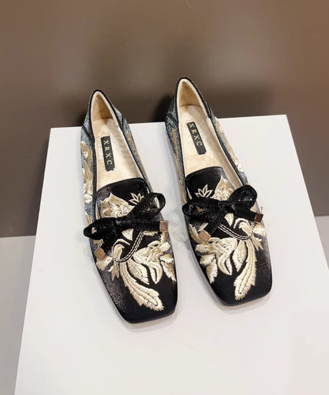 New Retro Black Embroidered Flat Feet Shoes Fuzzy Wool Lined