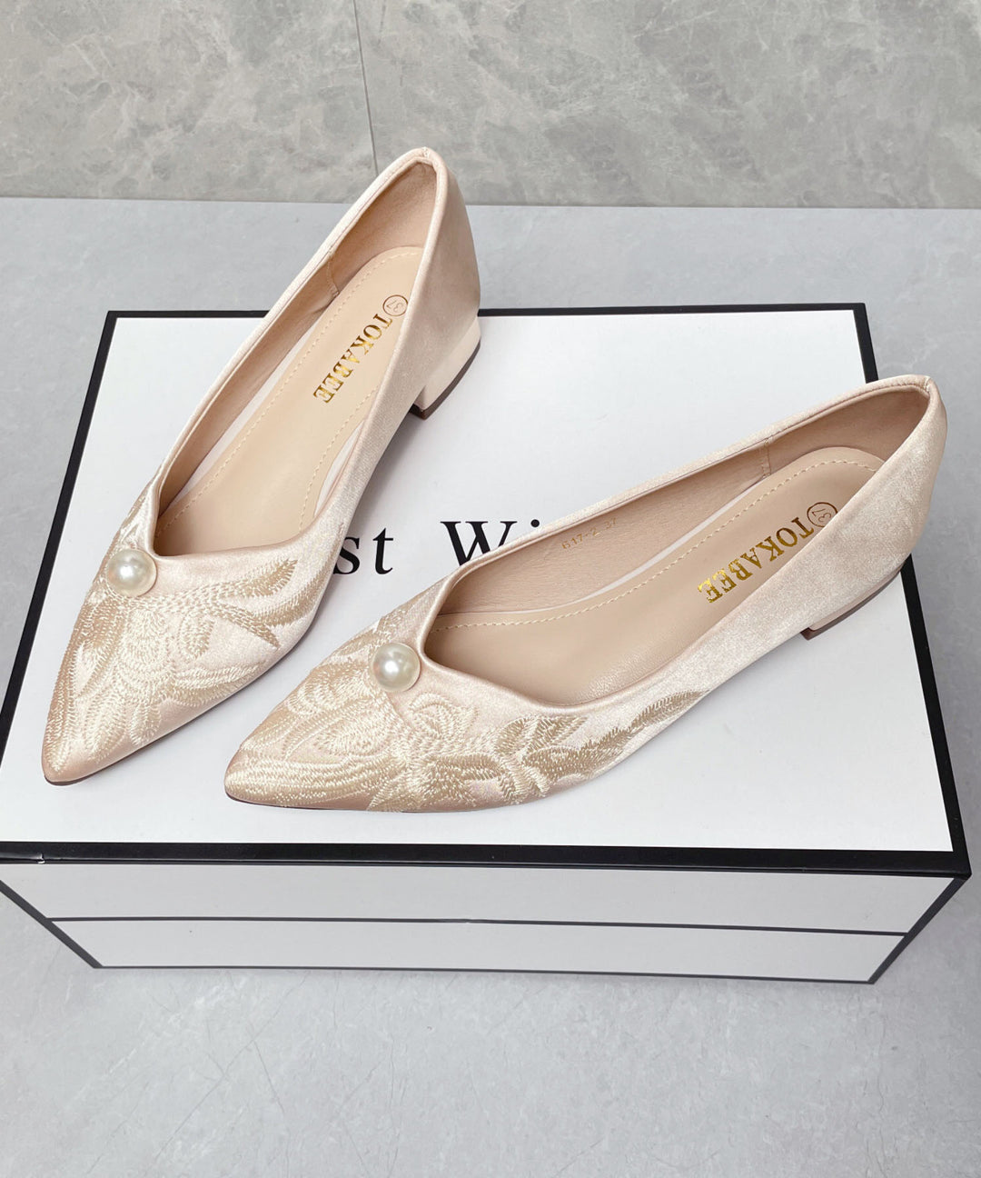 New Retro Chunky Flat Feet Shoes Apricot Satin Embroidered Pointed Toe