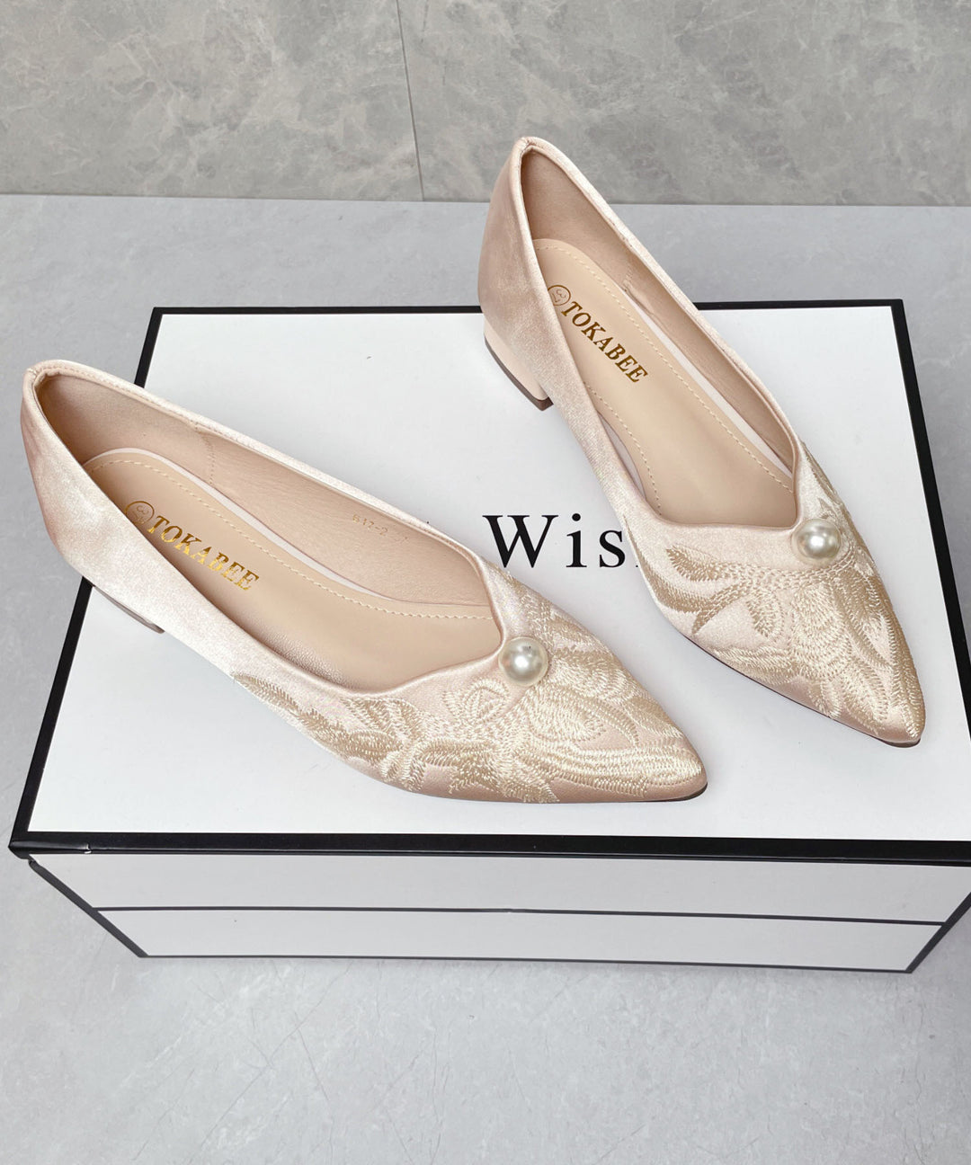 New Retro Chunky Flat Feet Shoes Apricot Satin Embroidered Pointed Toe
