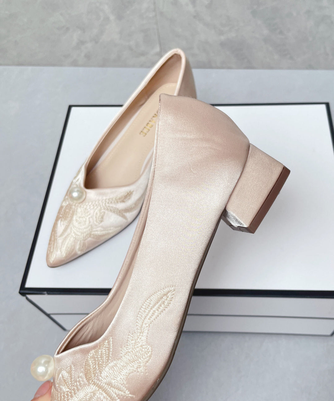 New Retro Chunky Flat Feet Shoes Apricot Satin Embroidered Pointed Toe