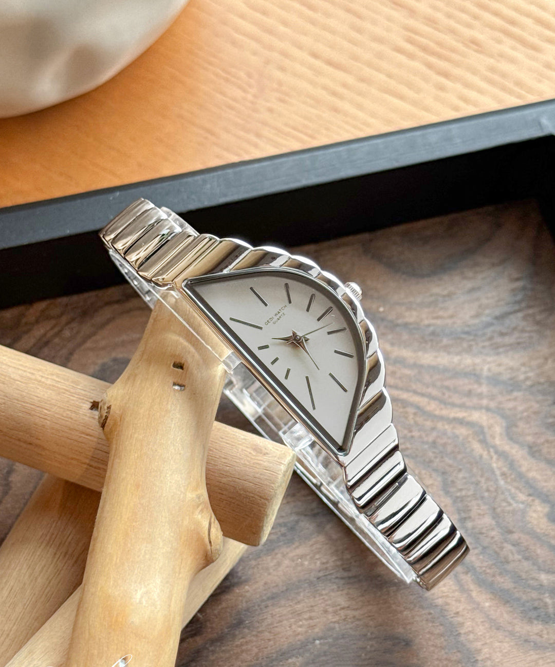 Novelty Gold Alloy Asymmetrical Reinforced Glass Watches