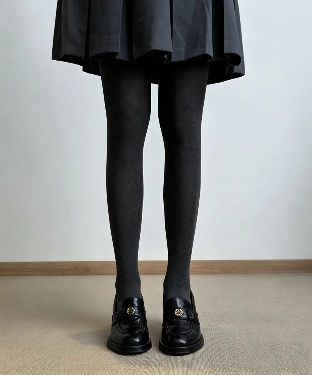 Retro Black Camellia Cowhide Leather Chunky Loafers