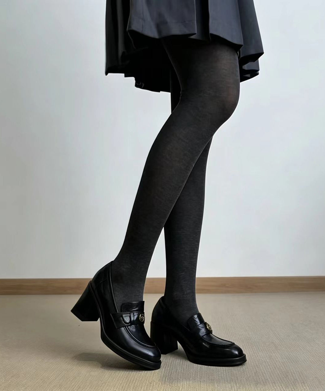 Retro Black Camellia Cowhide Leather Chunky Loafers