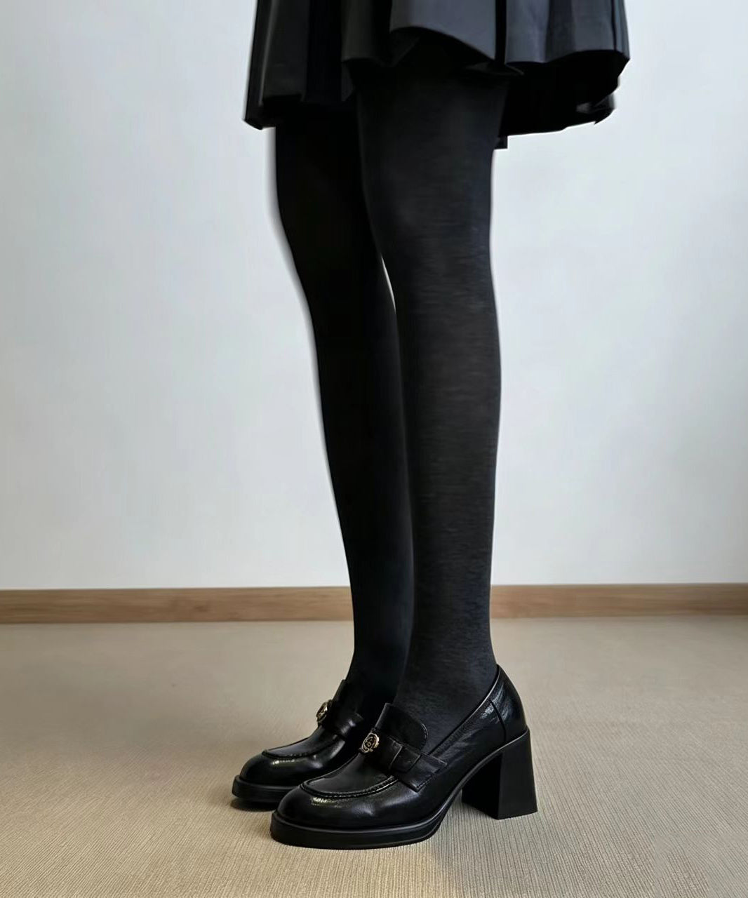 Retro Black Camellia Cowhide Leather Chunky Loafers