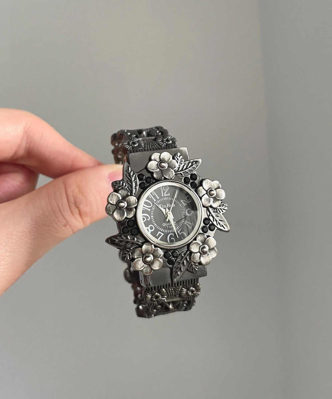 Retro Black Metal Floral Hollow Out Watches