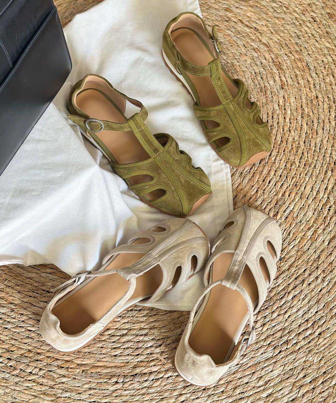 Retro Comfy Hollow Out Splicing Flat Sandals Green Suede