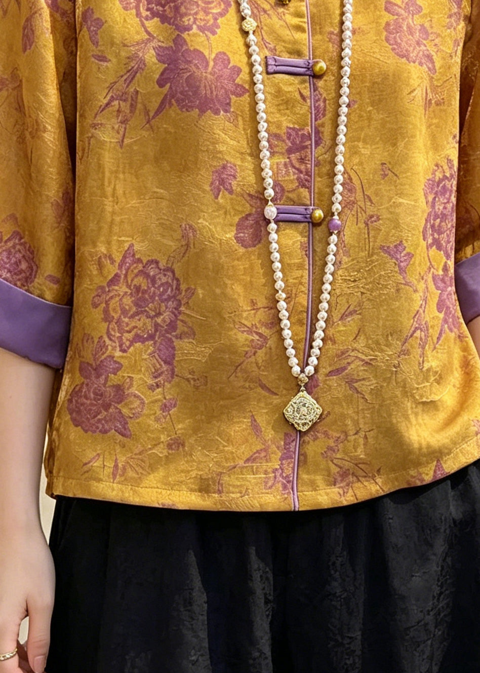 Retro Golden Jacquard Chinese Button Silk Top Half Sleeve