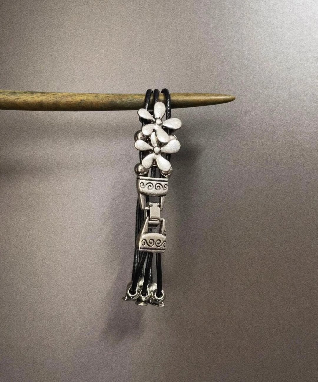 Retro Silk Stainless Steel Alloy Floral Bracelet