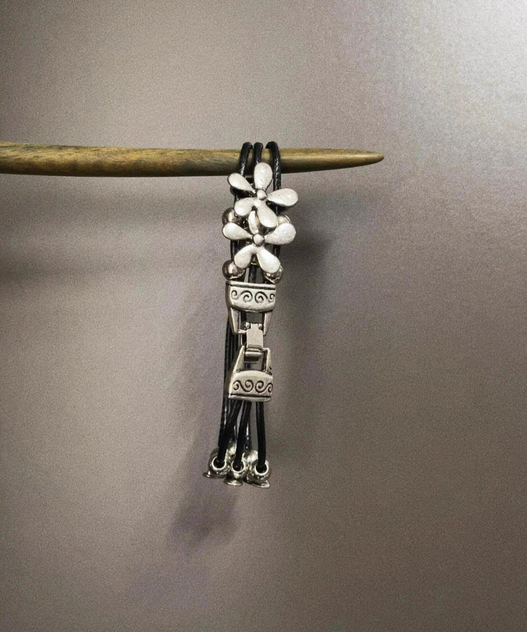 Retro Silk Stainless Steel Alloy Floral Bracelet