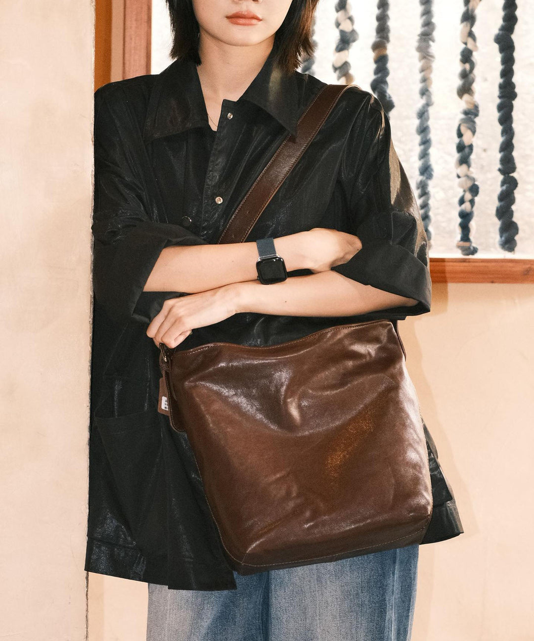 Simple Black Large Capacity Leather Messenger Bag