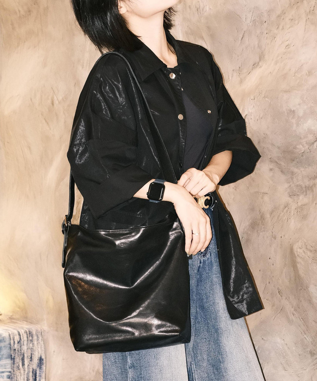 Simple Black Large Capacity Leather Messenger Bag