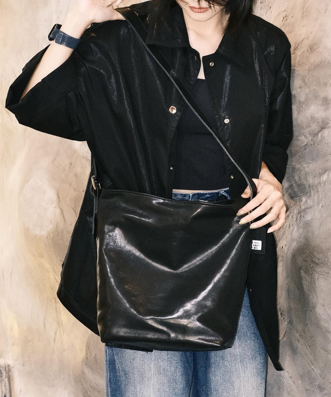 Simple Black Large Capacity Leather Messenger Bag