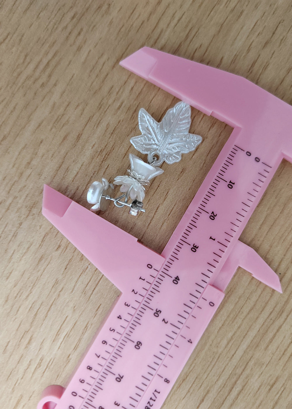 Simple White Leaf Acrylic Drop Earrings - Omychic