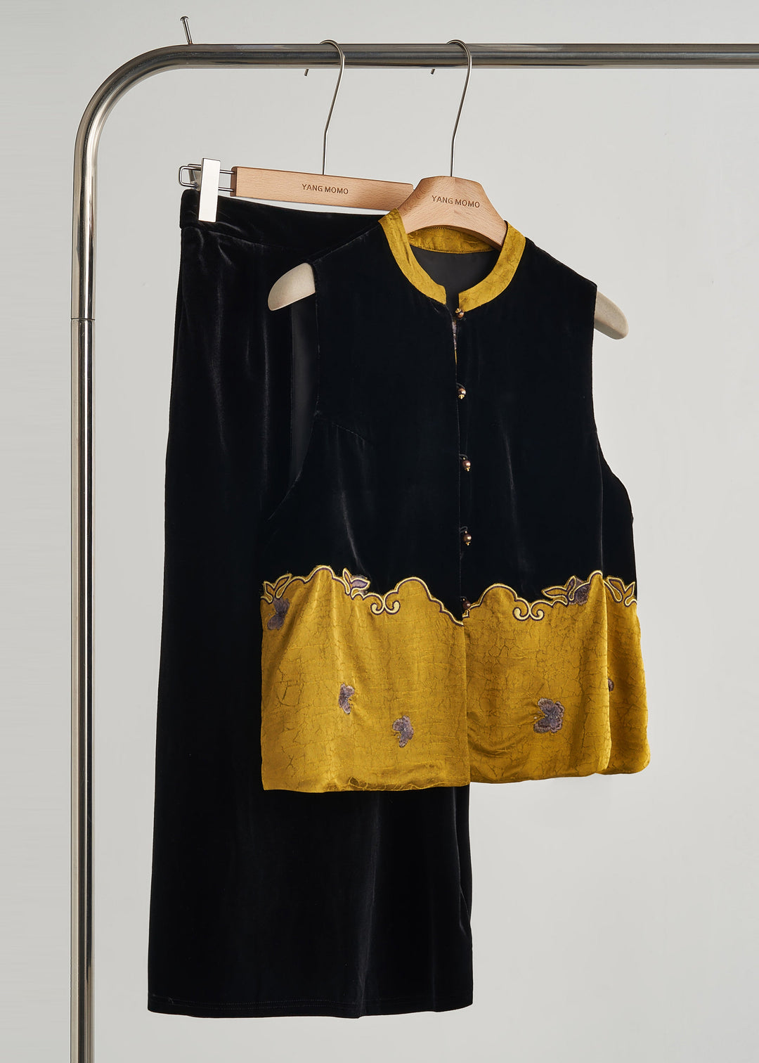 Style Black Embroidered Patchwork Silk Velour Vests Sleeveless