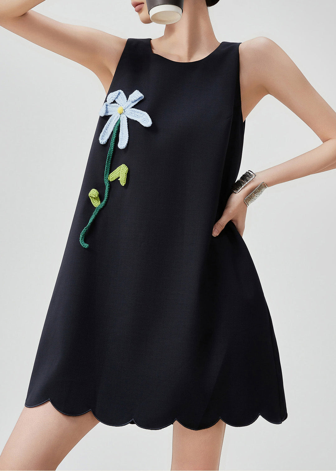 Stylish Black O-Neck Floral Mid Dress Sleeveless