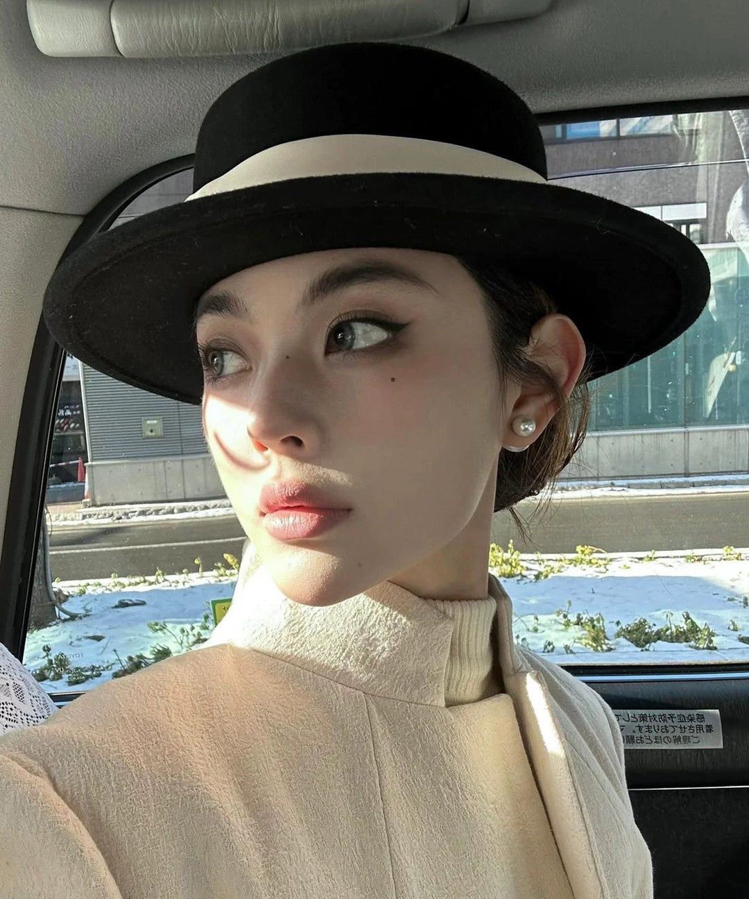 Stylish Black Woolen Cloche Hat