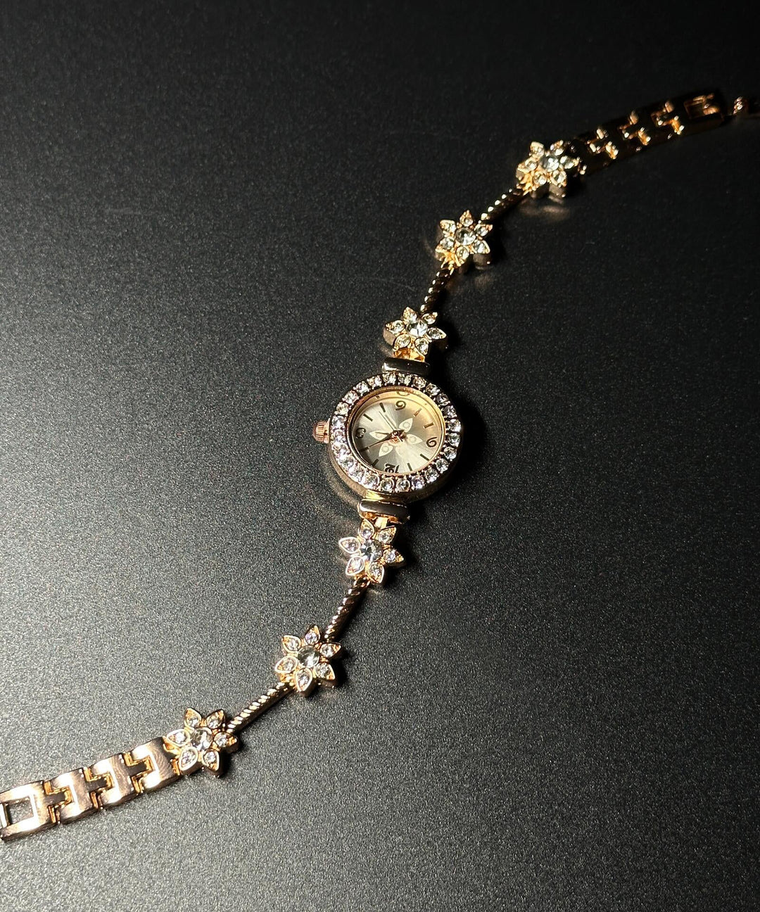 Stylish Gold Alloy Zircon Floral Organic Glass Watches