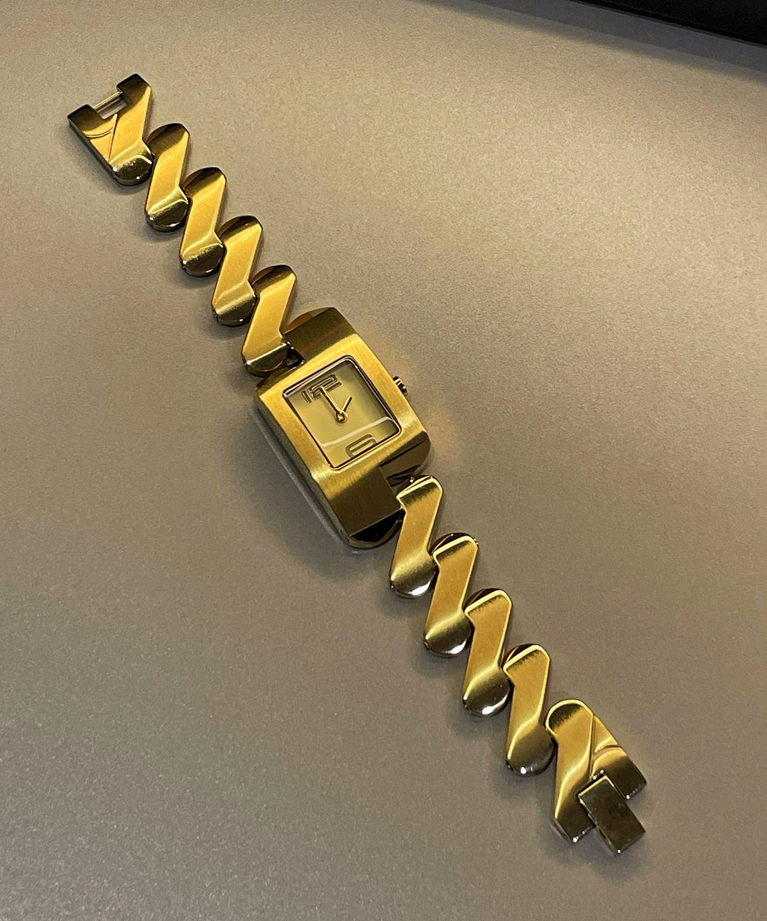 Stylish Gold Stainless Steel Graphic Watches