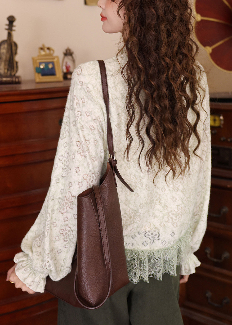 Stylish Pale Green Ruffled Lace Patchwork Knit T Shirt Spring