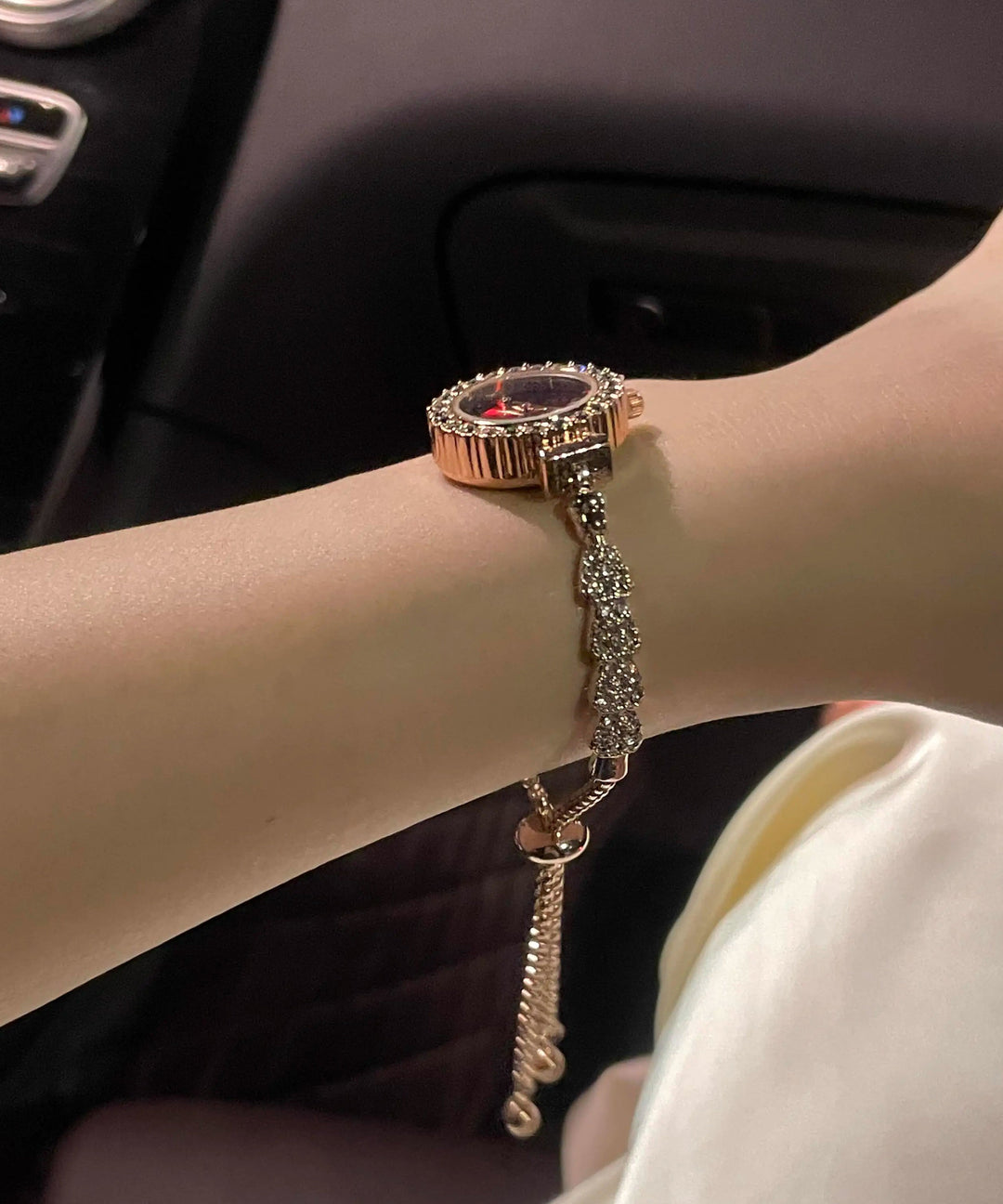 Stylish Red Metal Zircon Telescoping Chain Watches