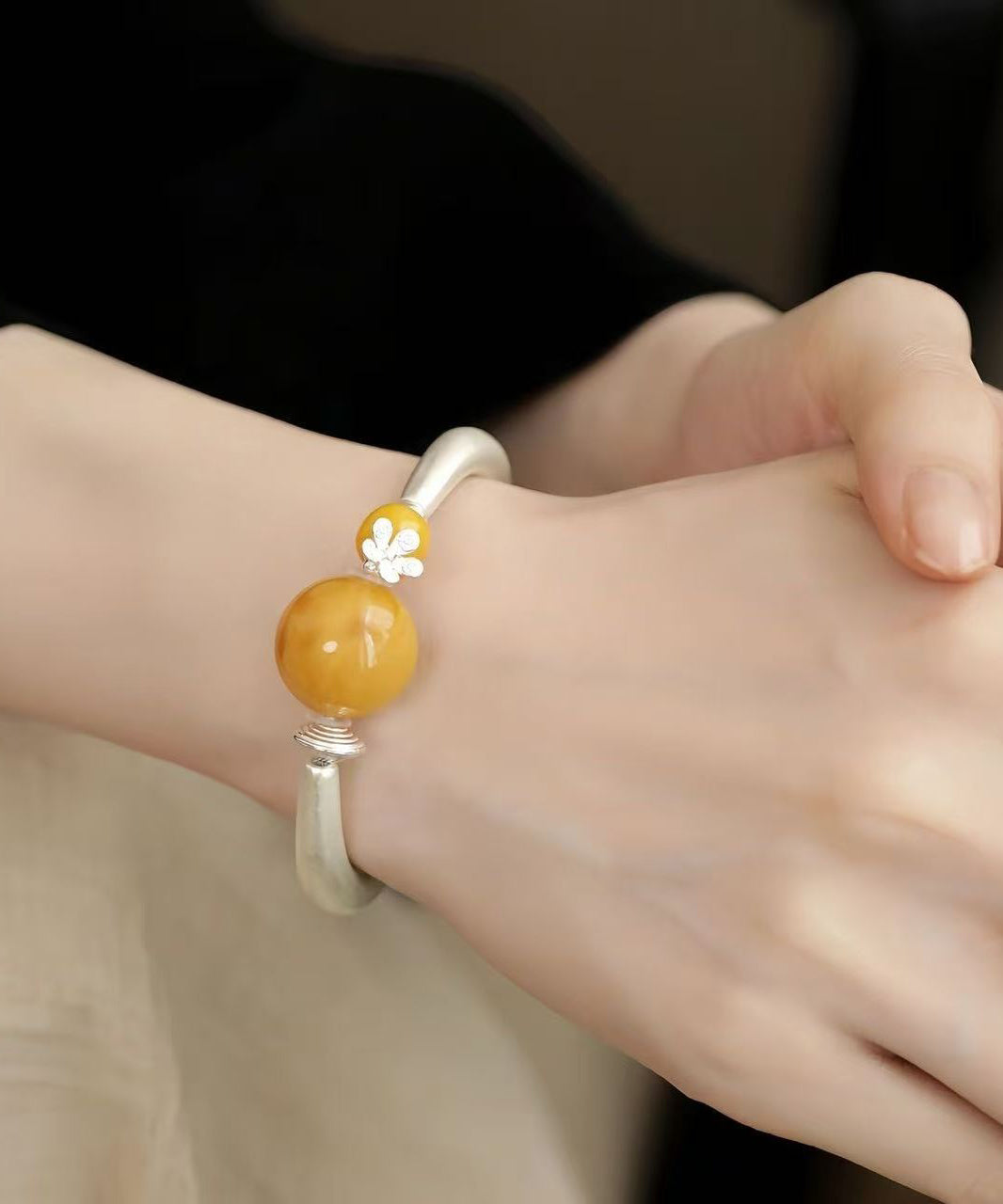Stylish Silk 925 Silver Imitation Amber Round Bead Bangle