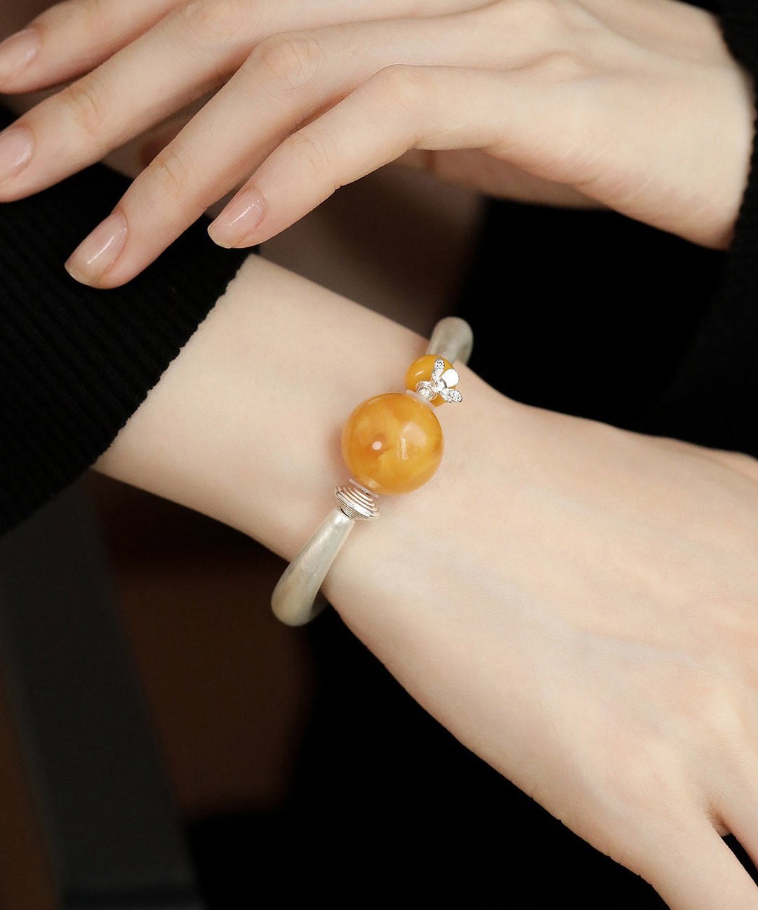 Stylish Silk 925 Silver Imitation Amber Round Bead Bangle