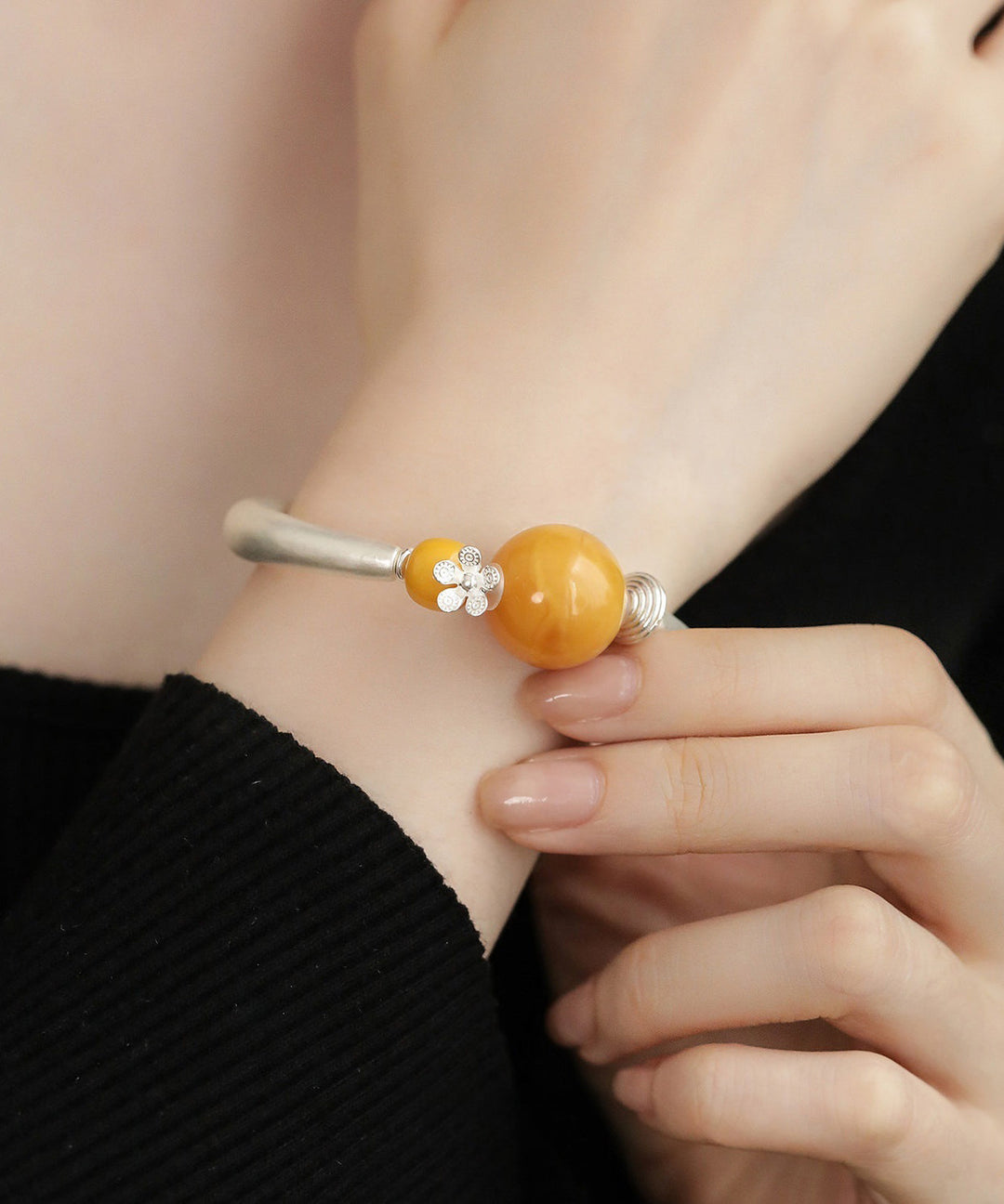 Stylish Silk 925 Silver Imitation Amber Round Bead Bangle