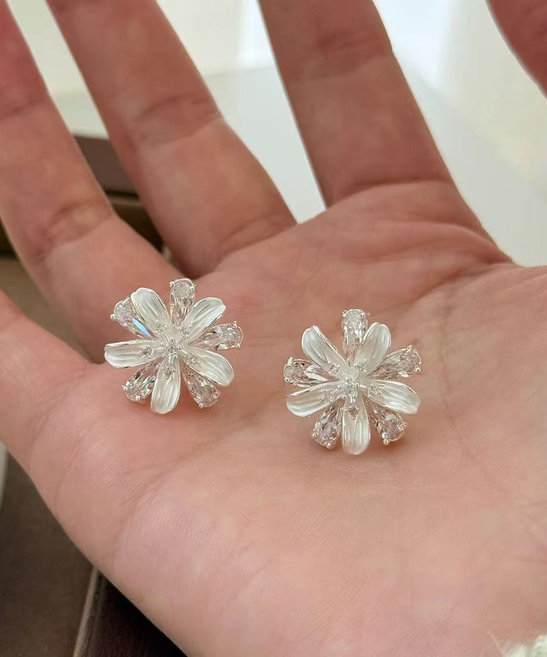 Stylish Silk Silver Needle Alloy Zircon Floral Stud Earrings
