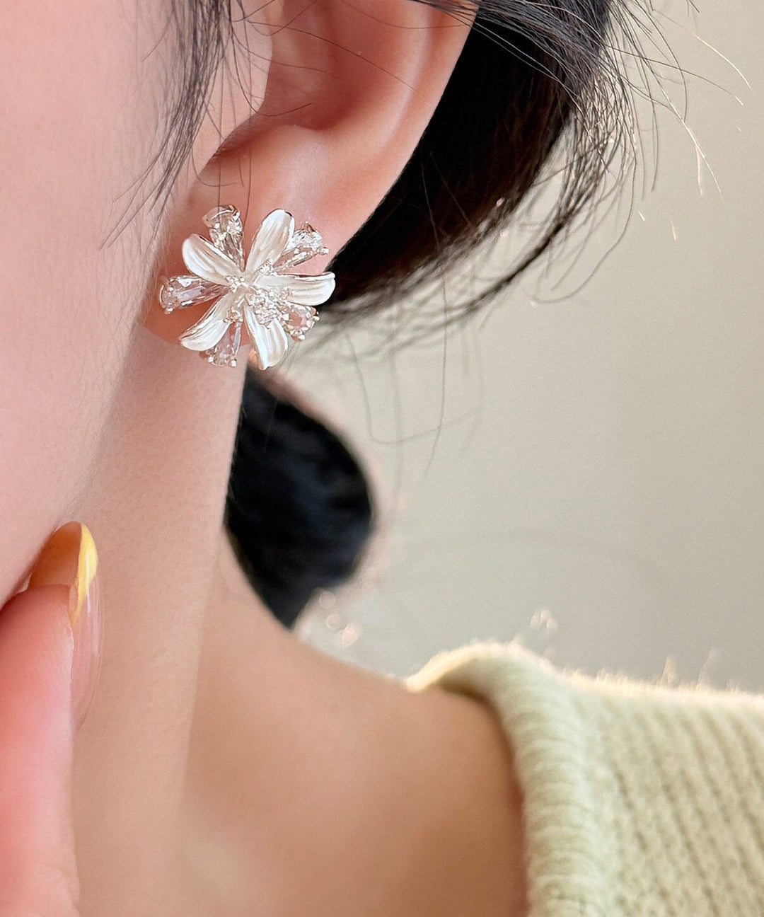 Stylish Silk Silver Needle Alloy Zircon Floral Stud Earrings
