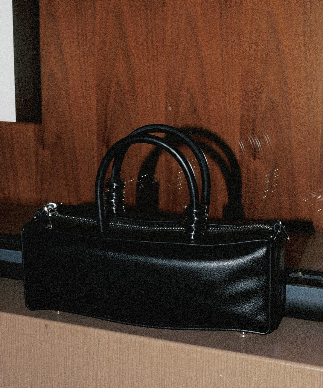 Stylish White Solid Durable Calf Leather Tote Handbag