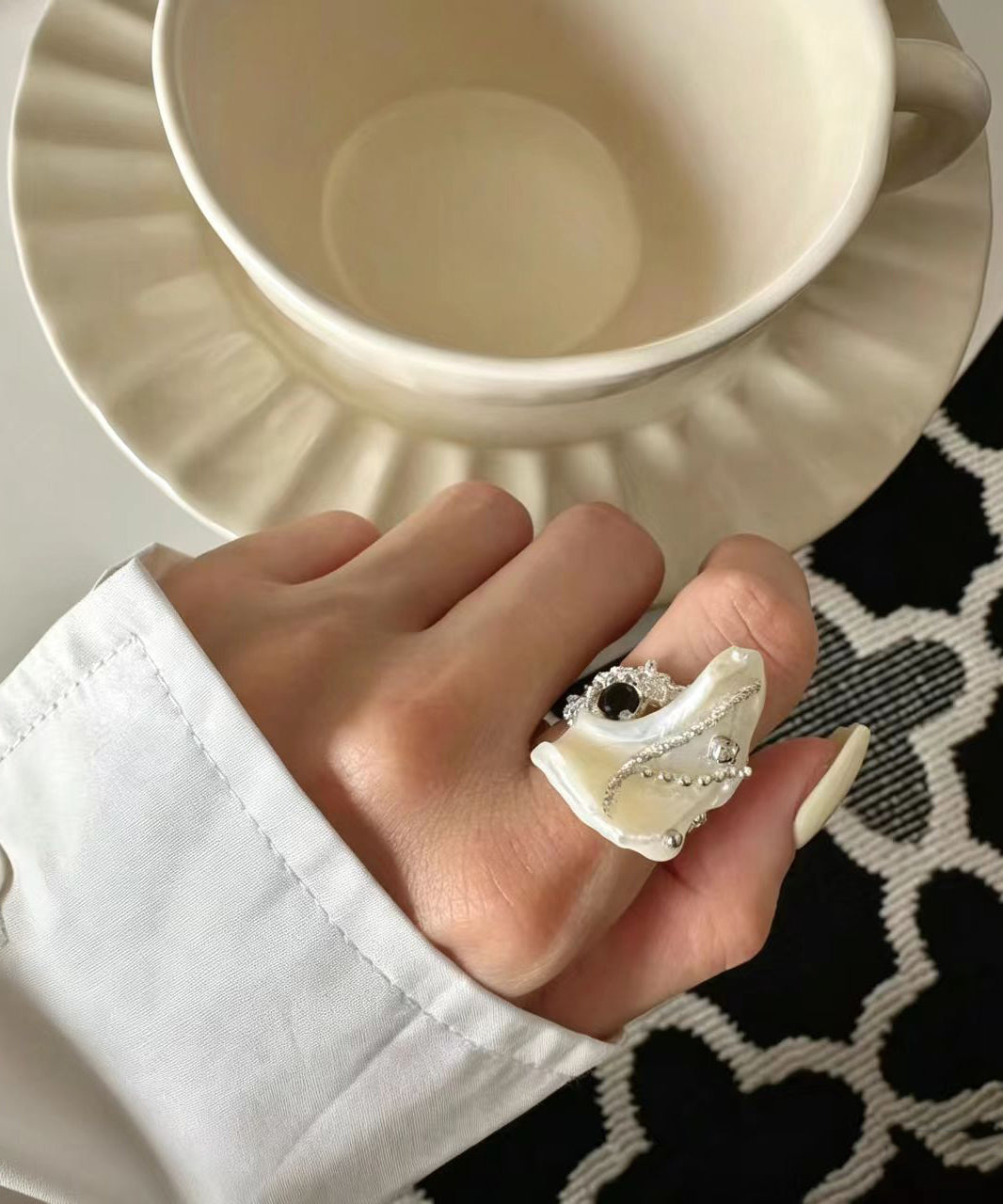 Stylish Zircon Asymmetrical Seashell Open Rings