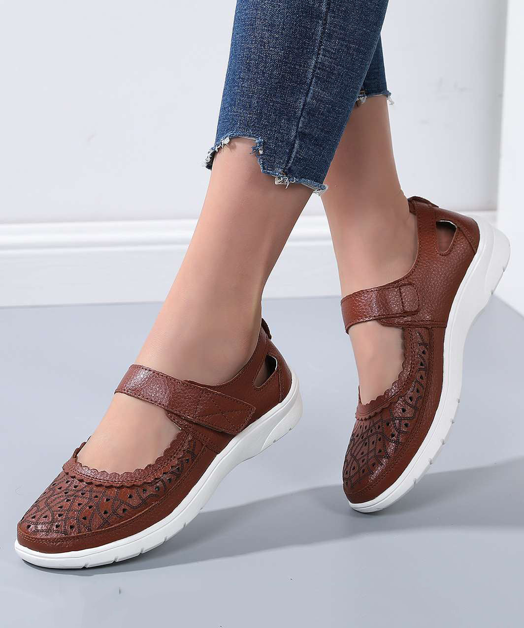 Summer New Comfortable Cowhide Leather Sandals Hollow Out