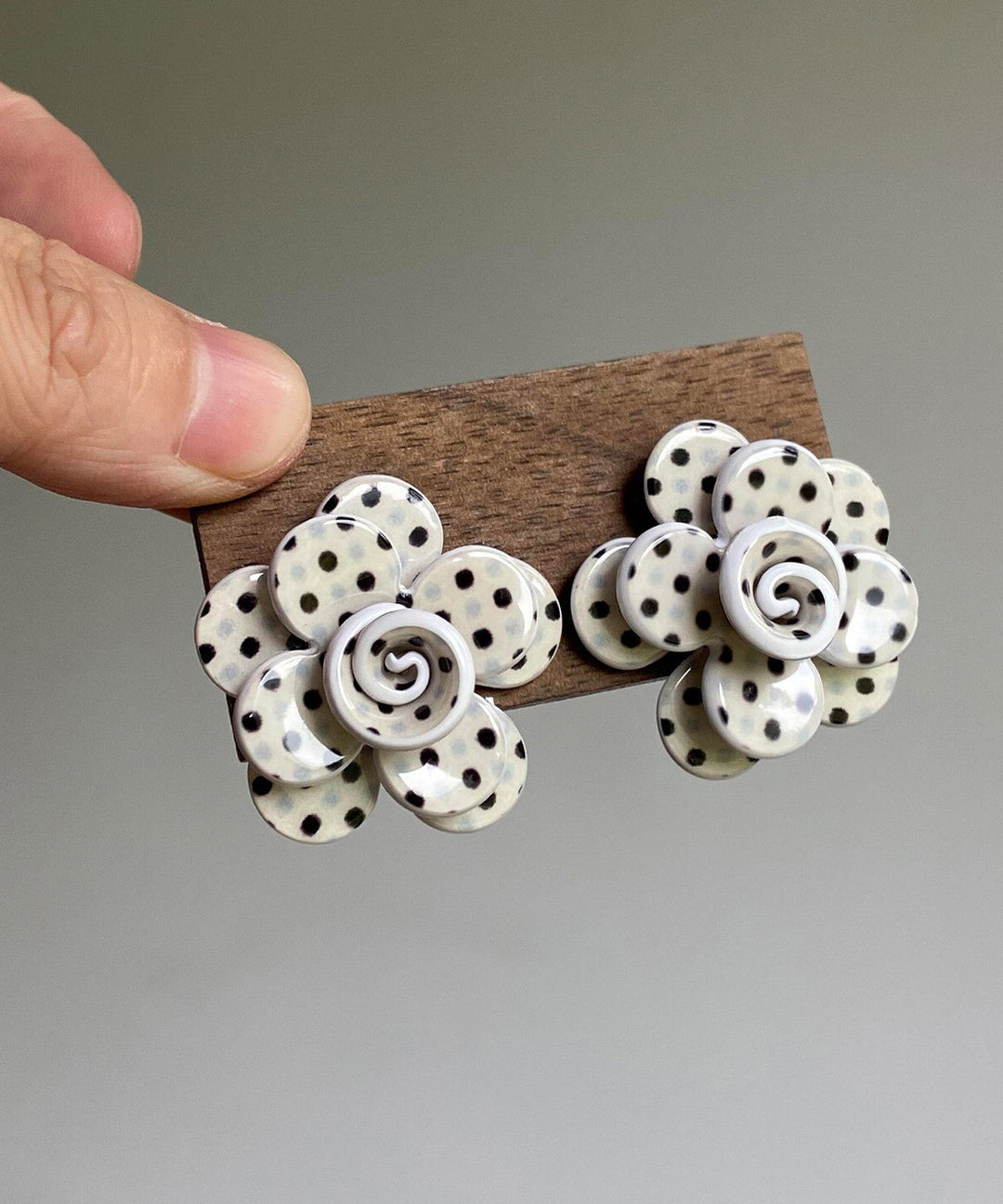 Unique Acrylic Dot Floral Stud Earrings