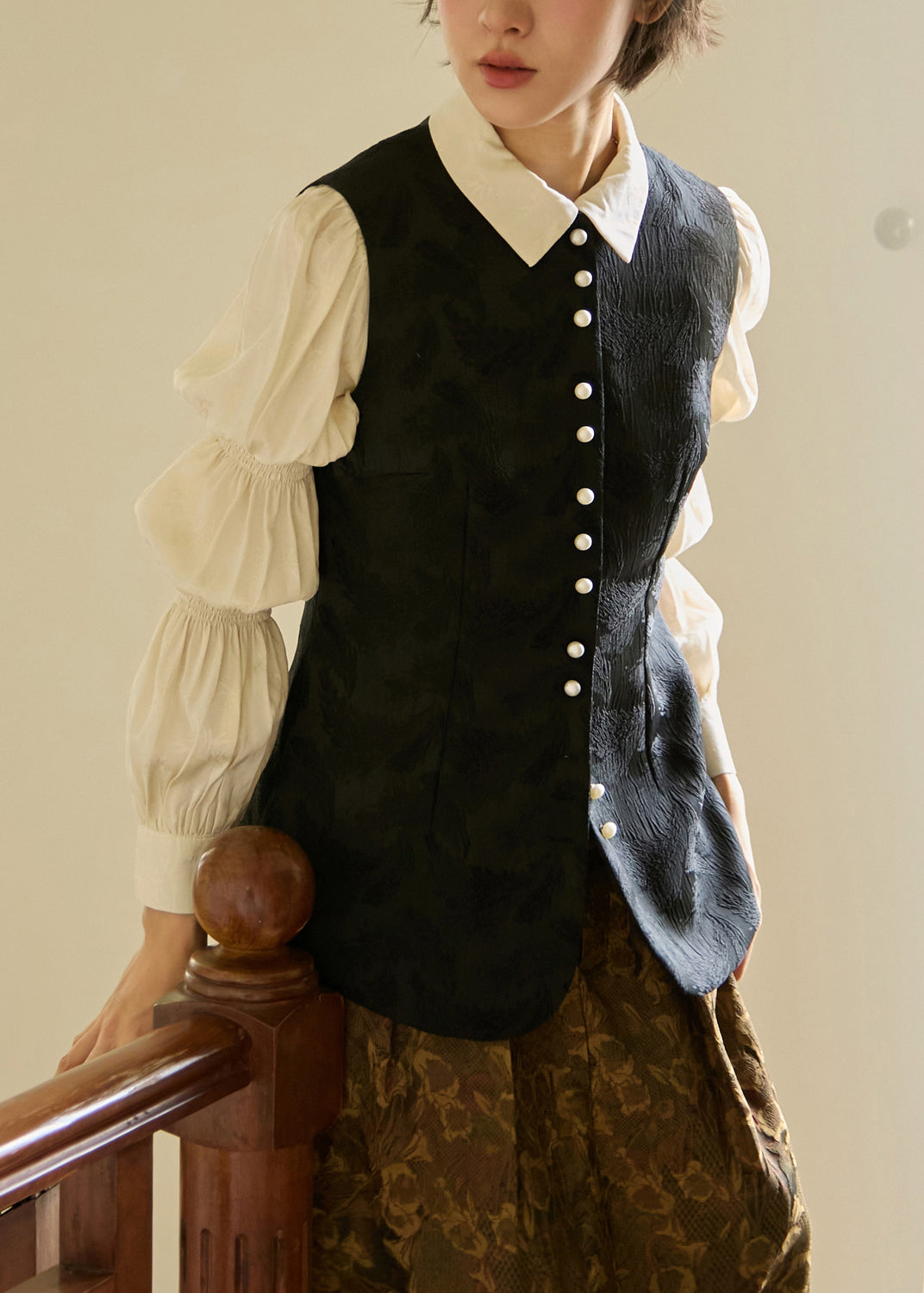 Vintage Black O Neck Jacquard Button Silk Vest Sleeveless