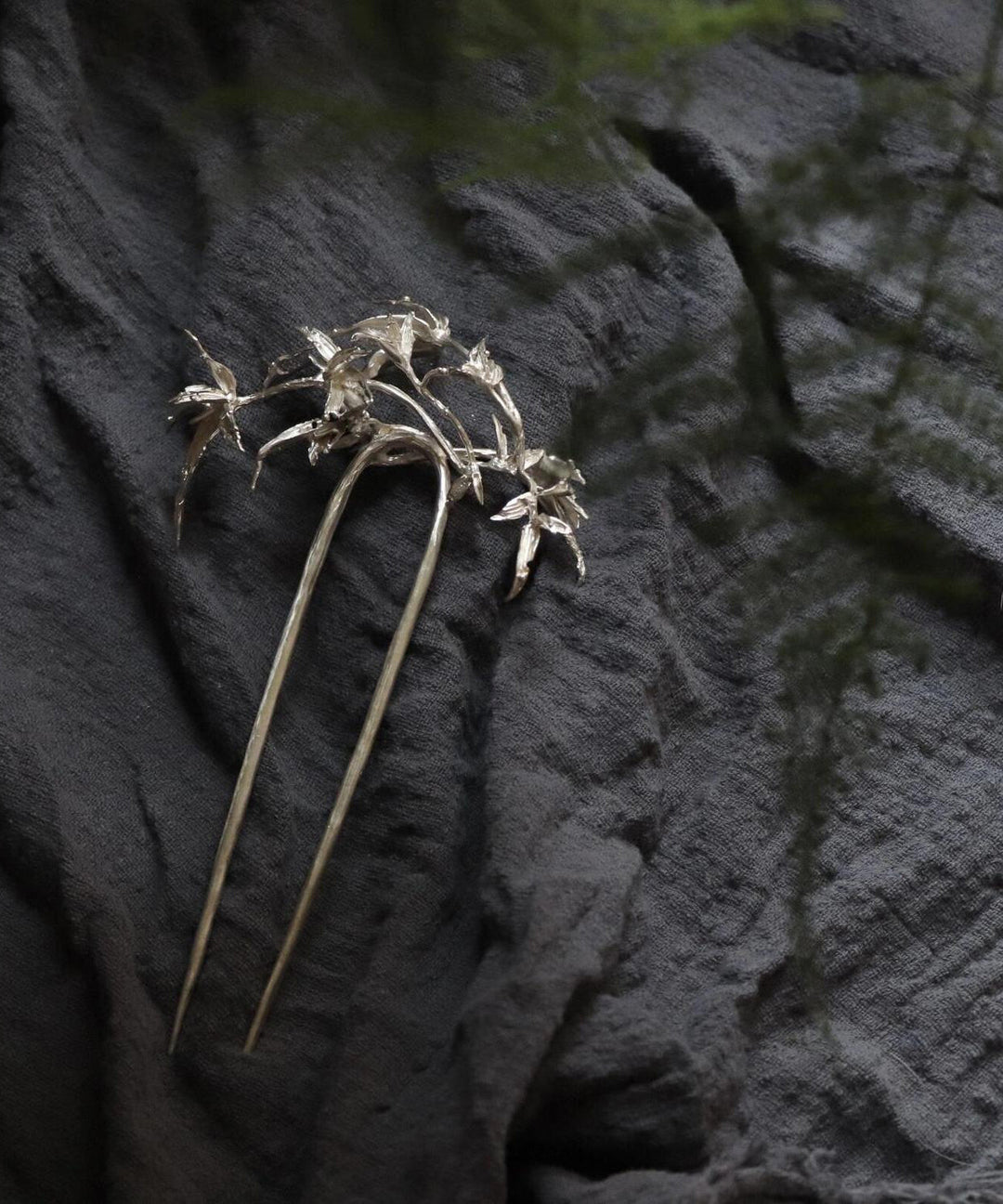 Vintage Silk Cut Out Bamboo Leaf U-Shaped Hairpin
