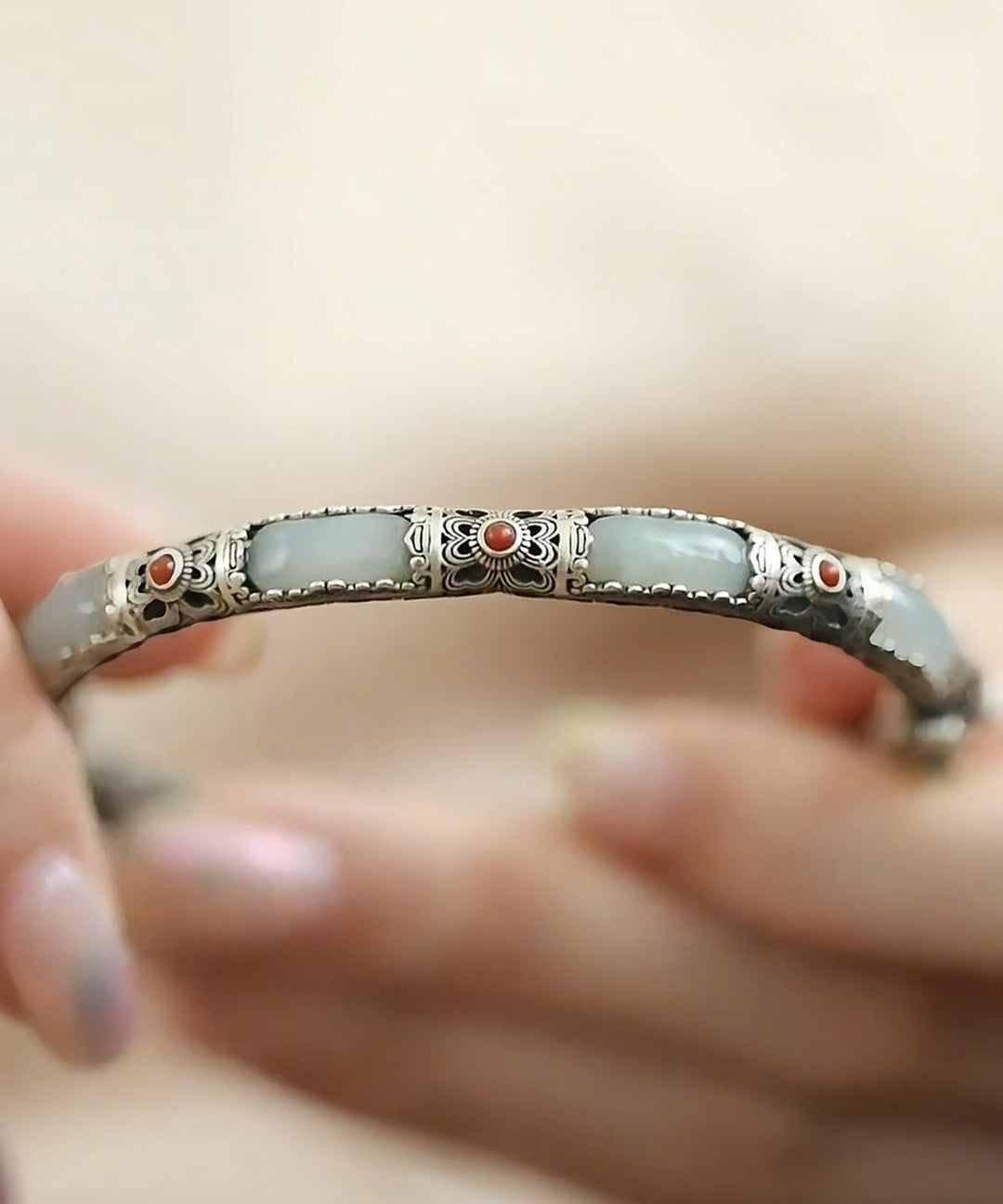 Vintage Silk Sterling Silver Jade Agate Hollow Out Bangle