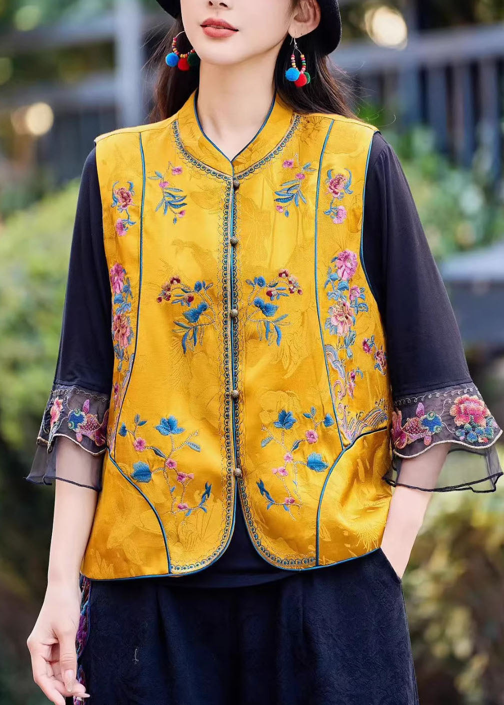 Vintage Yellow Stand Collar Embroideried Silk Vest Sleeveless