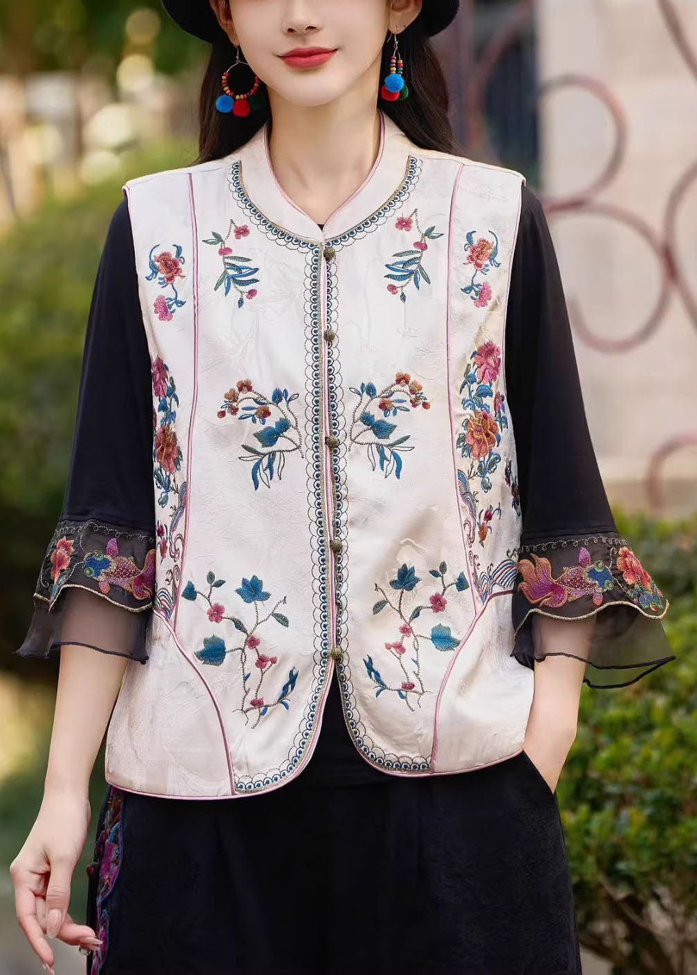 Vintage Yellow Stand Collar Embroideried Silk Vest Sleeveless