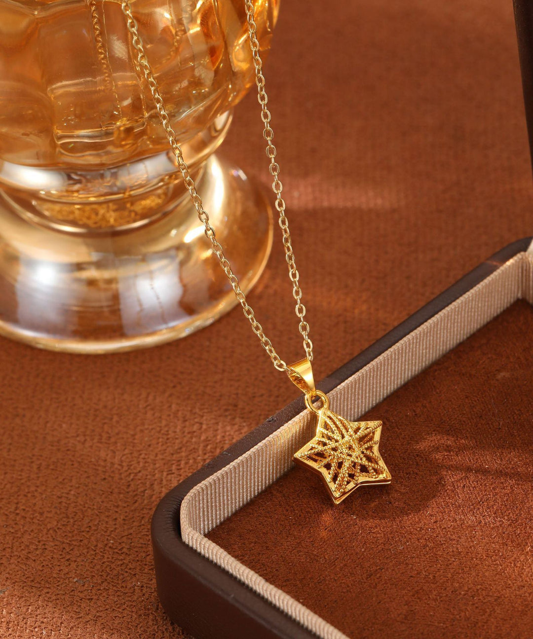 Vogue Gold Alloy Hollow Out Star Pendant Necklace