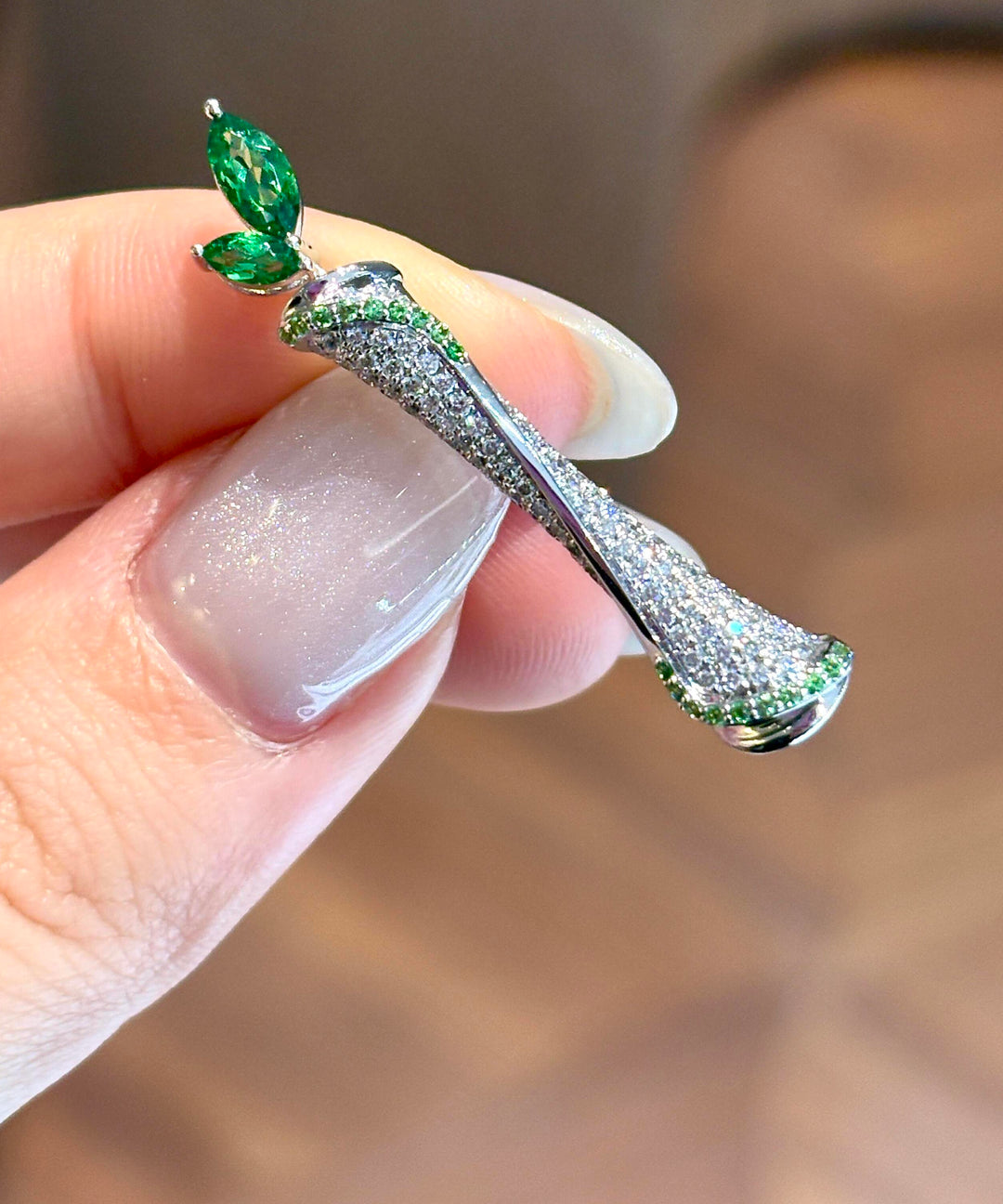 Vogue Green Alloy Zircon Dracaena Sanderiana Brooches