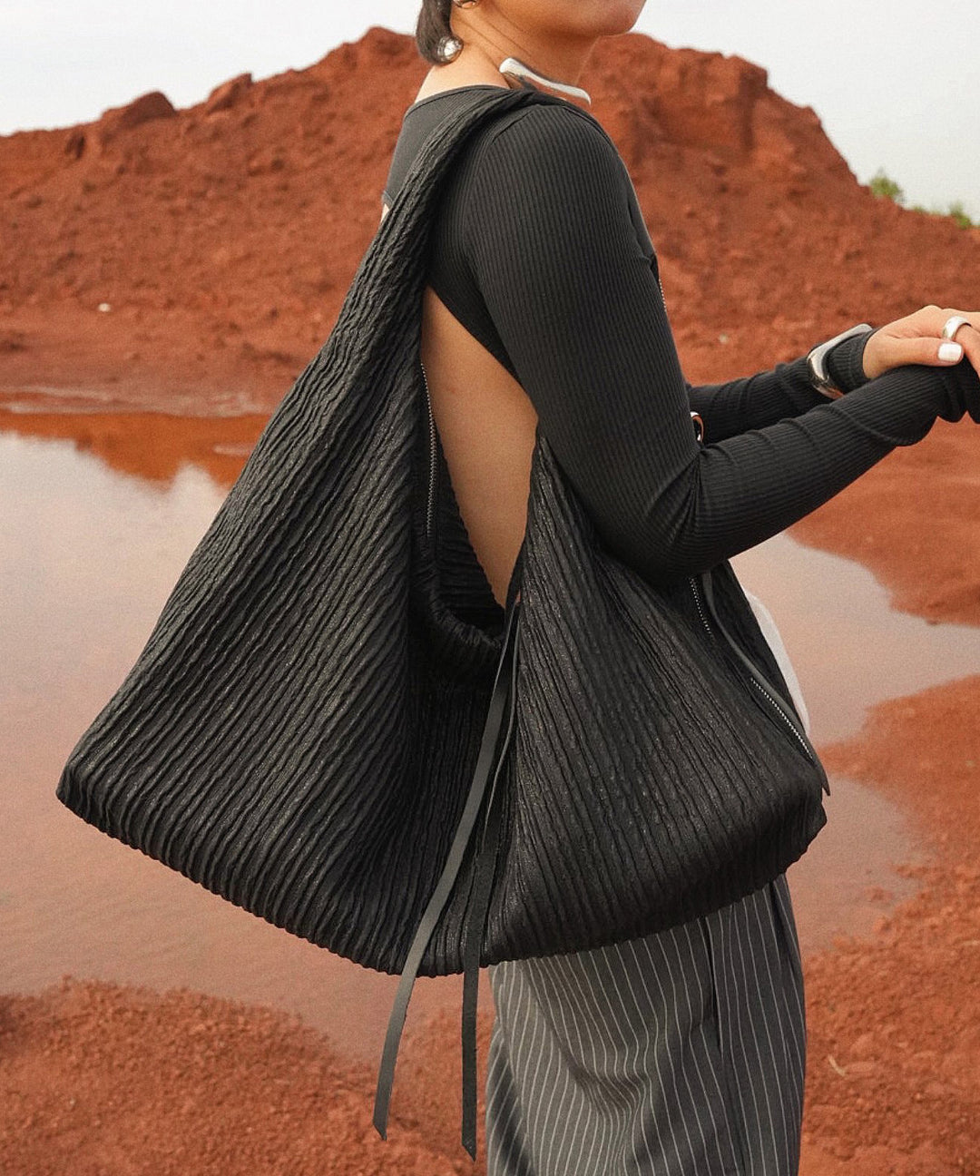 Women Black Wrinkled Large Capacity Shoulder Bag