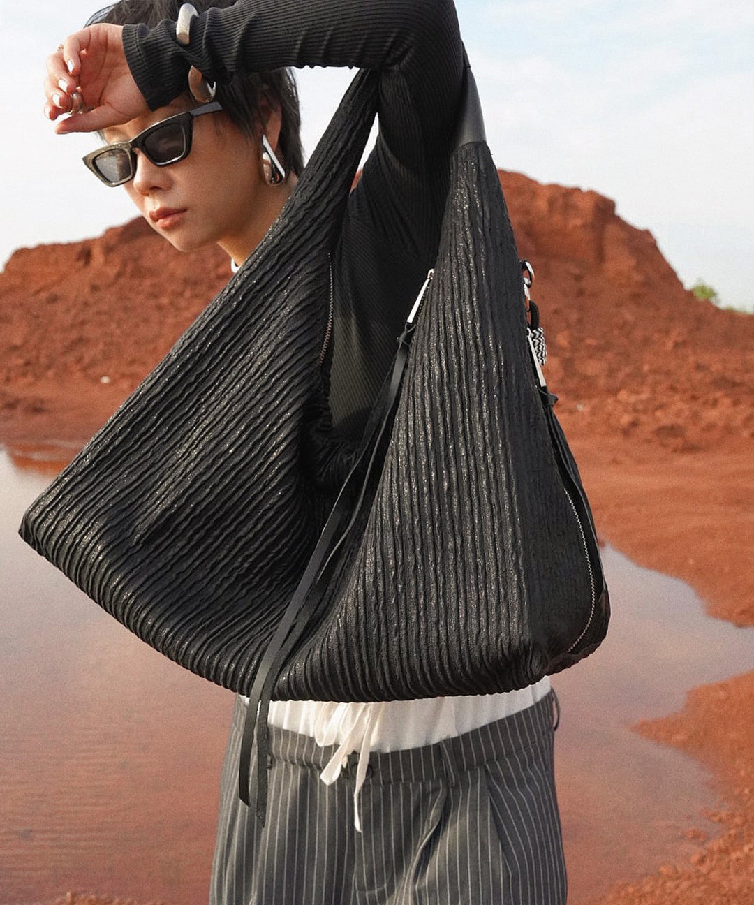 Women Black Wrinkled Large Capacity Shoulder Bag