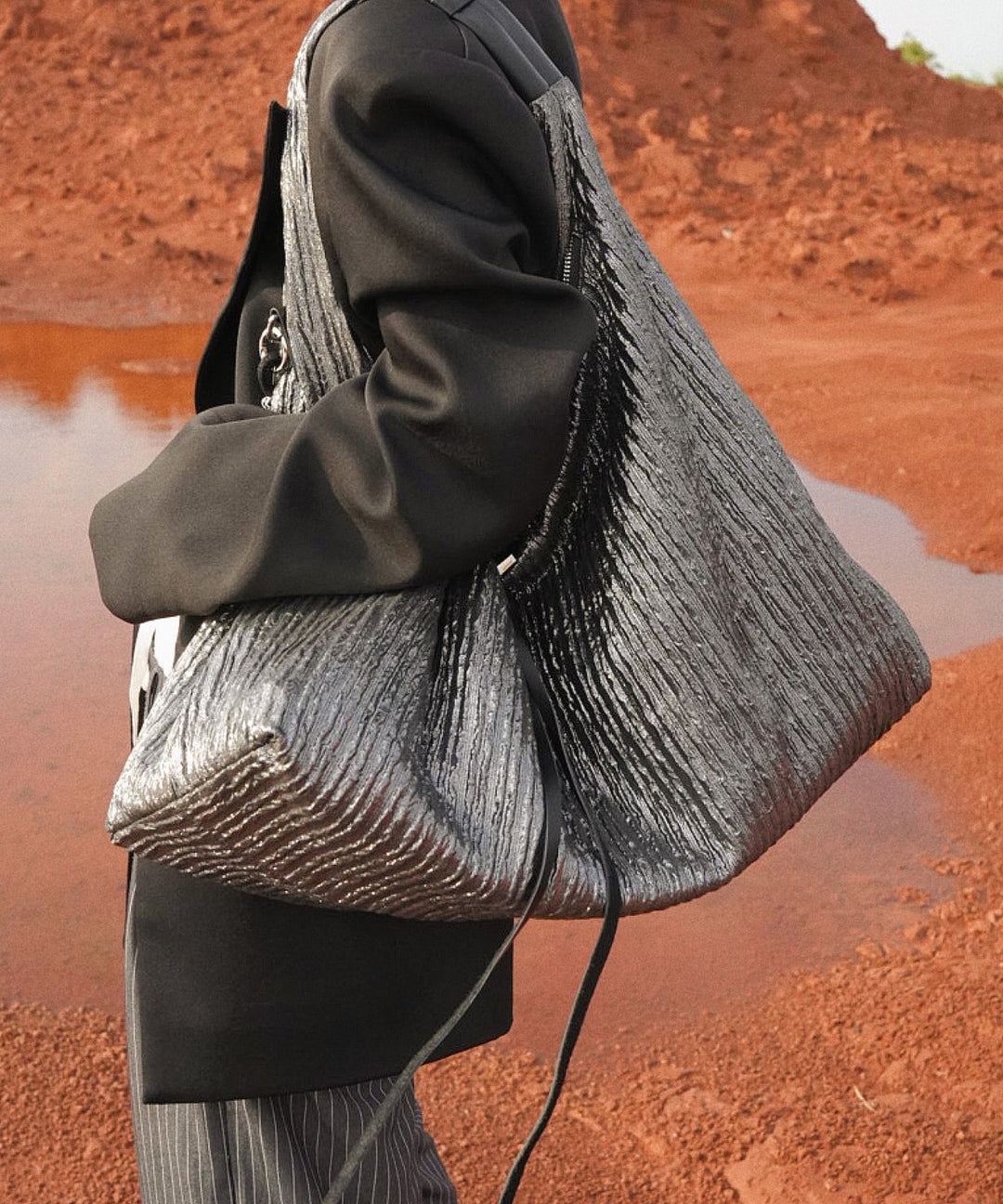 Women Black Wrinkled Large Capacity Shoulder Bag