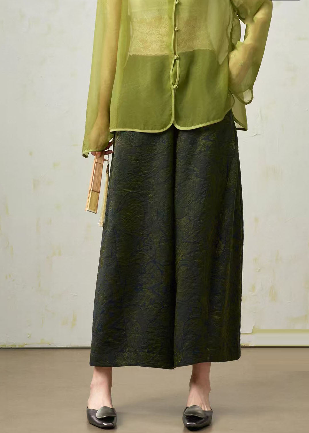 Women Green Oversized Jacquard Silk Crop Pants Fall