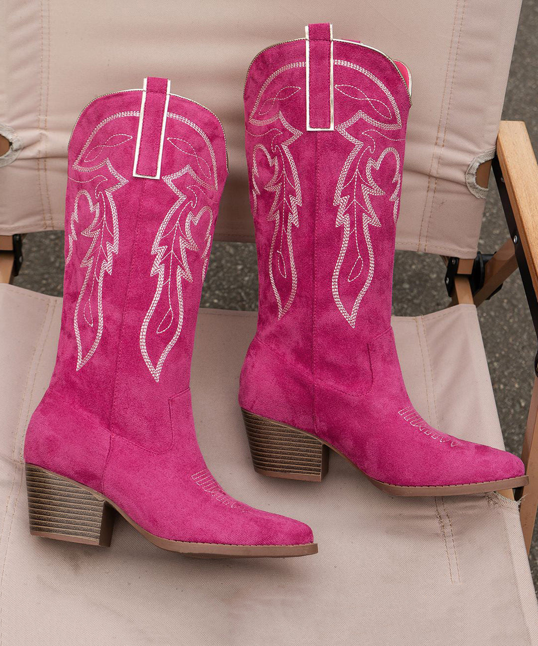 Women Green Pointed Toe Solid Suede Embossed Chunky Boots