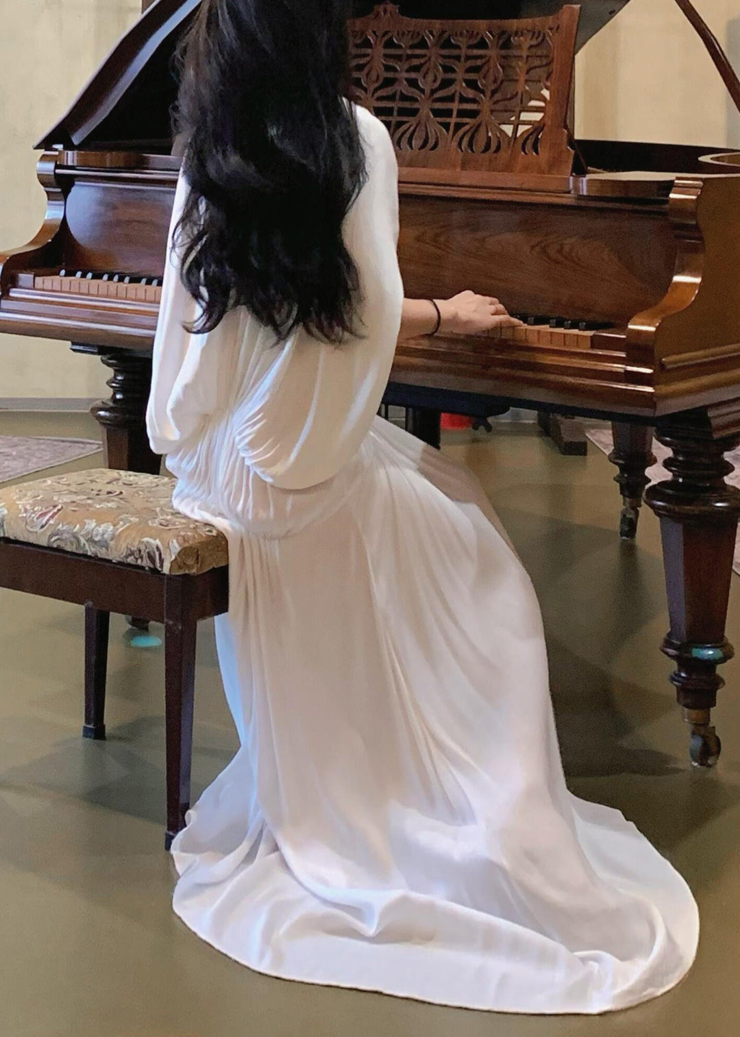Women White V Neck Wrinkled Solid Dresses Batwing Sleeve