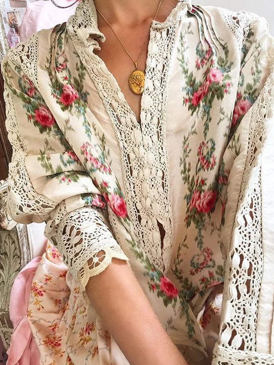 Retro Floral Pattern Hollow Out Blouse Long Sleeve