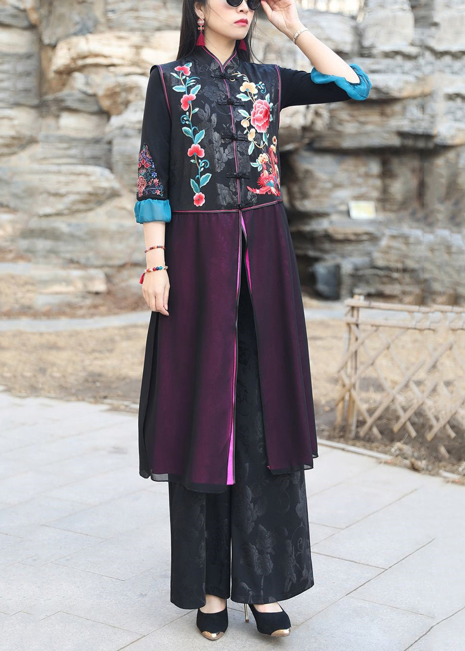 Chinese Style Black Embroideried Side Open Patchwork Silk Long Waistcoat Sleeveless