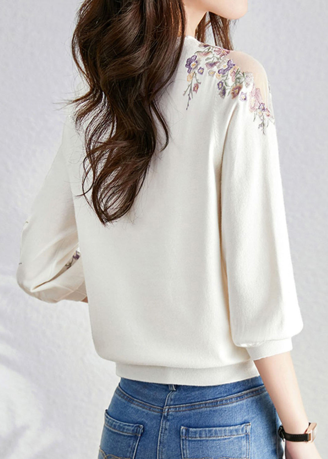 French White O-Neck Embroideried Versatile Knit Top Fall