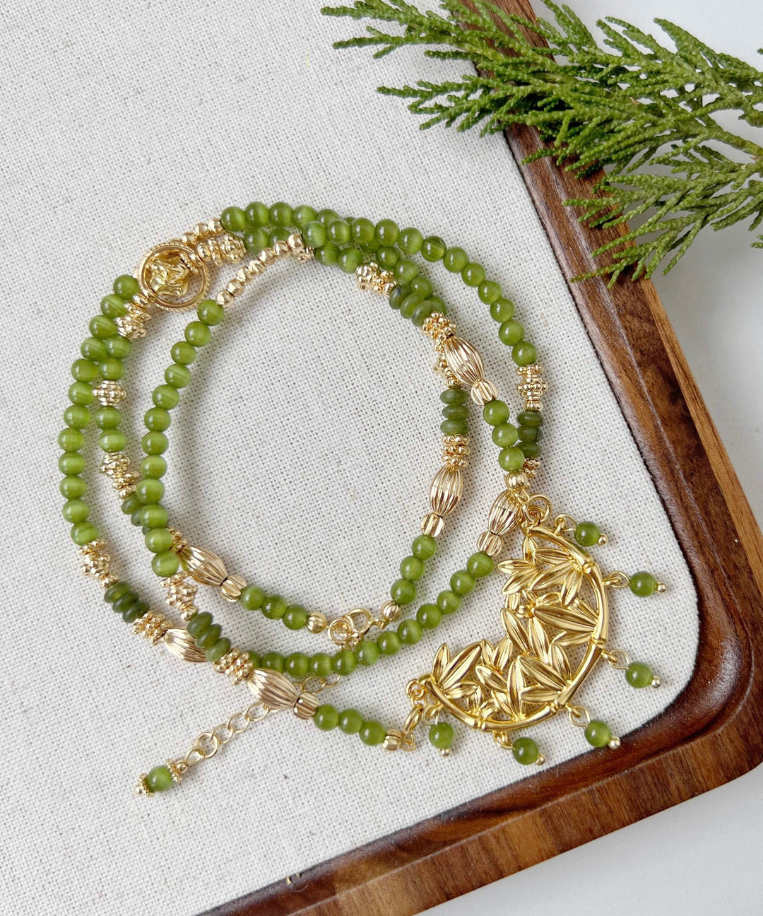 Retro Green Alloy Jade Cat's Eye Stone Tassel Pendant Necklace